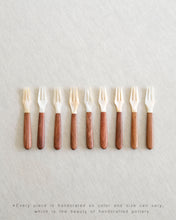 Load image into Gallery viewer, Seashells Desserts, Caviar Cutlery