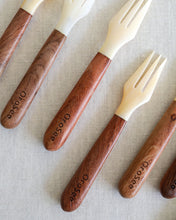 Load image into Gallery viewer, Seashells Desserts, Caviar Cutlery