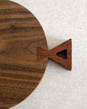 Load image into Gallery viewer, NAMU Walnut Round Cutting Board (9.2")