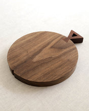Load image into Gallery viewer, NAMU Walnut Round Cutting Board (9.2")