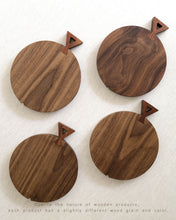 Load image into Gallery viewer, NAMU Walnut Round Cutting Board (9.2")