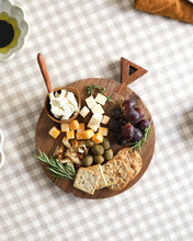Load image into Gallery viewer, NAMU Walnut Round Cutting Board (9.2")