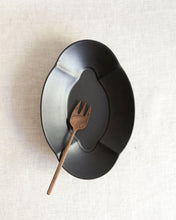 Load image into Gallery viewer, ARANG Floral Oval Deep Plate in Matte Black (9")