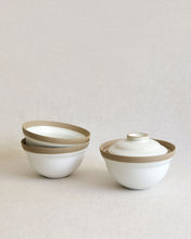 Load image into Gallery viewer, NOVO Footed Plate in Natural (5.7")