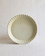 Load image into Gallery viewer, RAW See 8.4&quot; Flower Round Plate
