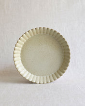 Load image into Gallery viewer, RAW See 8.4" Flower Round Plate