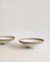 Load image into Gallery viewer, NOVO Footed Plate in Natural (5.7")