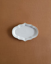 Load image into Gallery viewer, ARANG Maple Leaf Plate (8")