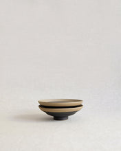 Load image into Gallery viewer, NOVO Footed Plate in Matte Black (5.7")