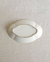 Load image into Gallery viewer, ARANG Floral Oval Deep Plate (9")