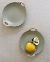 Load image into Gallery viewer, DAN Twine Handle Round Plate (9")