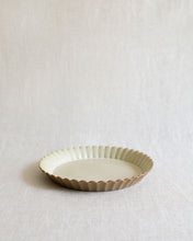 Load image into Gallery viewer, RAW See 8.4" Flower Round Plate