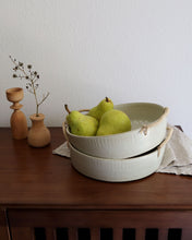 Load image into Gallery viewer, RIM 8.5" Twine Handle Round Deep Plate