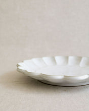 Load image into Gallery viewer, BLOOM Dinner Plate (8.5")