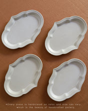 Load image into Gallery viewer, ARANG Maple Leaf Plate (10")