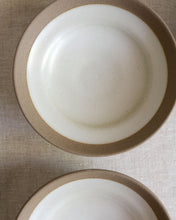 Load image into Gallery viewer, NOVO Footed Plate in Natural (5.7")