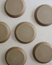 Load image into Gallery viewer, RAW See 8.4" Flower Round Plate