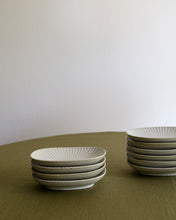 Load image into Gallery viewer, Muun Rim BanChan Oval Plate (6")