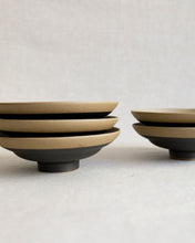 Load image into Gallery viewer, NOVO Footed Plate in Matte Black (5.7")