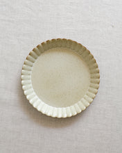 Load image into Gallery viewer, RAW See 8.4" Flower Round Plate
