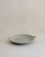Load image into Gallery viewer, DAN Twine Handle Round Plate (9")