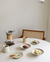 Load image into Gallery viewer, NOVO Footed Plate in Natural (5.7")