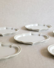 Load image into Gallery viewer, ARANG Maple Leaf Plate (8")