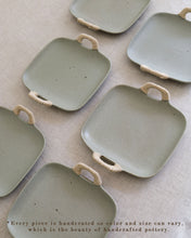 Load image into Gallery viewer, DAN Twine Handle Square Plate (7.8")