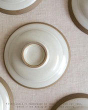 Load image into Gallery viewer, NOVO Footed Plate in Natural (5.7")