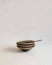 Load image into Gallery viewer, NOVO Footed Plate in Matte Black (5.7")