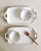 Load image into Gallery viewer, DAN Twine Handle Rectangle Plate in White (11")