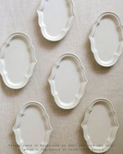 Load image into Gallery viewer, ARANG Maple Leaf Plate (8")