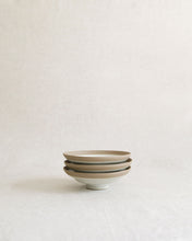 Load image into Gallery viewer, NOVO Footed Plate in Natural (5.7")
