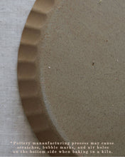 Load image into Gallery viewer, RAW See 8.4&quot; Flower Round Plate
