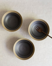 Load image into Gallery viewer, NOVO Footed Plate in Matte Black (5.7")