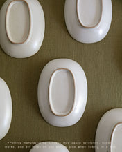 Load image into Gallery viewer, Muun Rim BanChan Oval Plate (6")