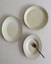 Load image into Gallery viewer, RAW See 8.4" Flower Round Plate