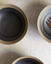 Load image into Gallery viewer, NOVO Footed Plate in Matte Black (5.7")