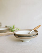Load image into Gallery viewer, NOVO Footed Plate in Natural (5.7")