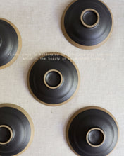 Load image into Gallery viewer, NOVO Footed Plate in Matte Black (5.7")