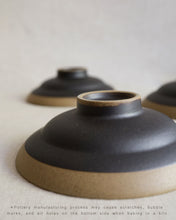 Load image into Gallery viewer, NOVO Footed Plate in Matte Black (5.7")