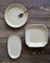 Load image into Gallery viewer, RAW See 8.4" Flower Round Plate