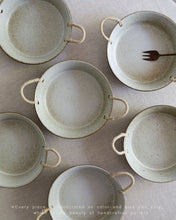 Load image into Gallery viewer, SAN Perilla Twine Handle Deep Plate (9")