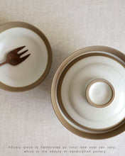 Load image into Gallery viewer, NOVO Footed Plate in Natural (5.7")