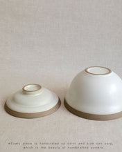 Load image into Gallery viewer, NOVO Footed Plate in Natural (5.7")