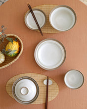 Load image into Gallery viewer, NOVO Footed Plate in Natural (5.7")