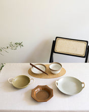 Load image into Gallery viewer, NOVO Footed Plate in Natural (5.7")