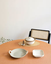 Load image into Gallery viewer, DAN Twine Handle Round Plate (9")