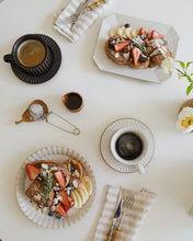 Load image into Gallery viewer, RAW See 8.4" Flower Round Plate