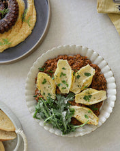 Load image into Gallery viewer, RAW See 8.4" Flower Round Plate